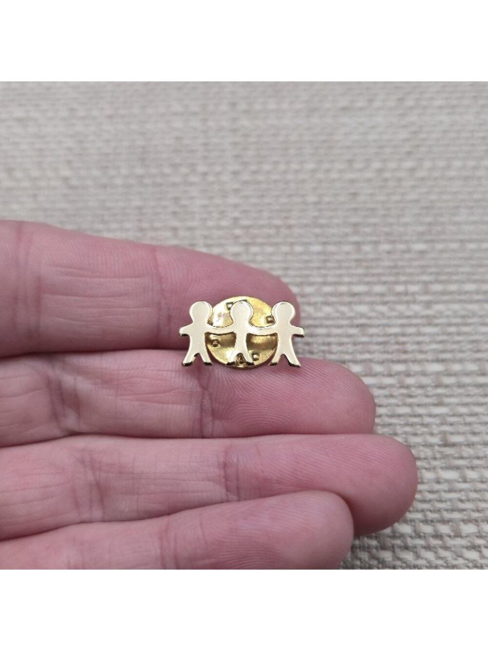 Children Holding Hands Lapel Pin Three Figures Friendship Badge A8853